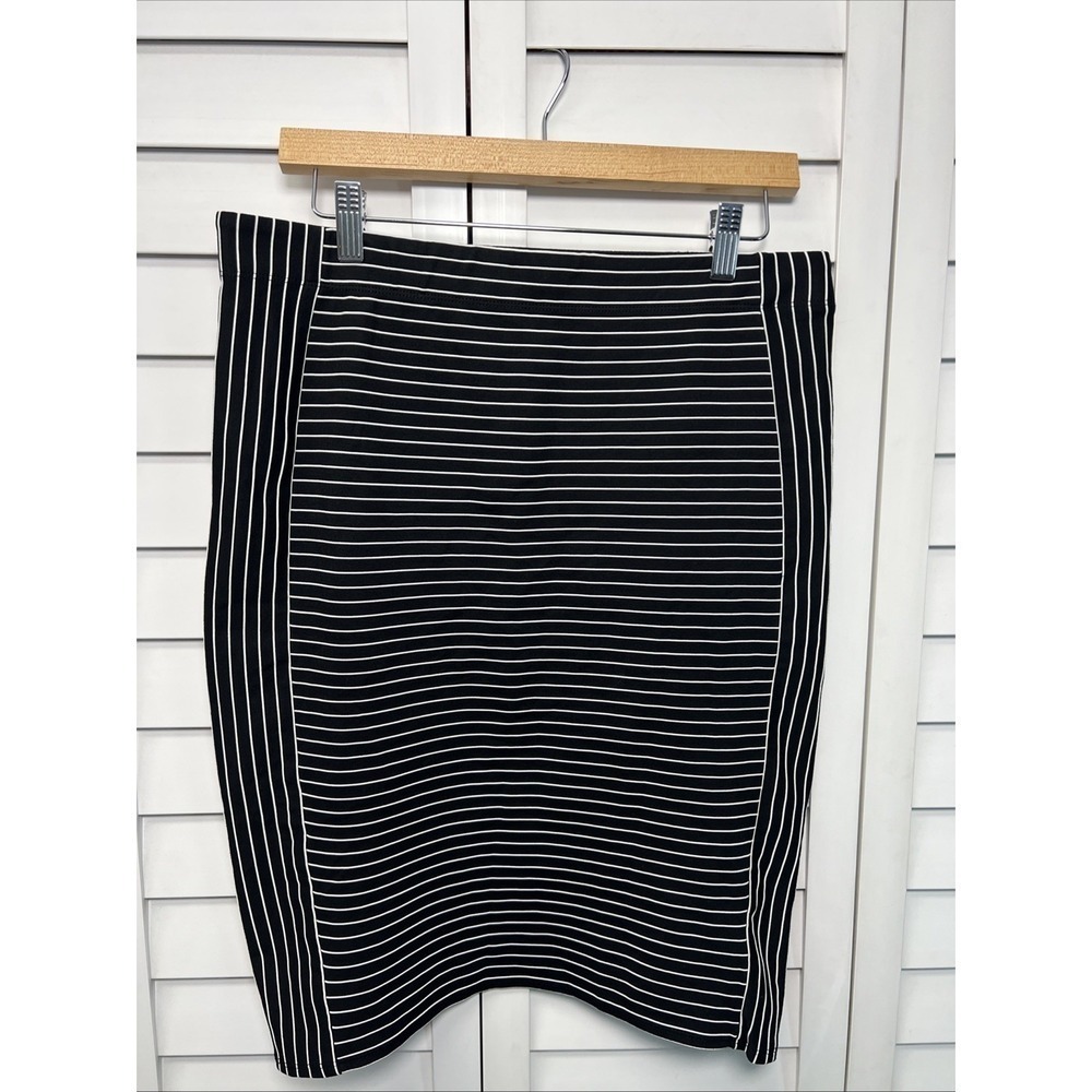 Max Studio Striped Pull On Stretch Pencil Skirt Size Large Black & White